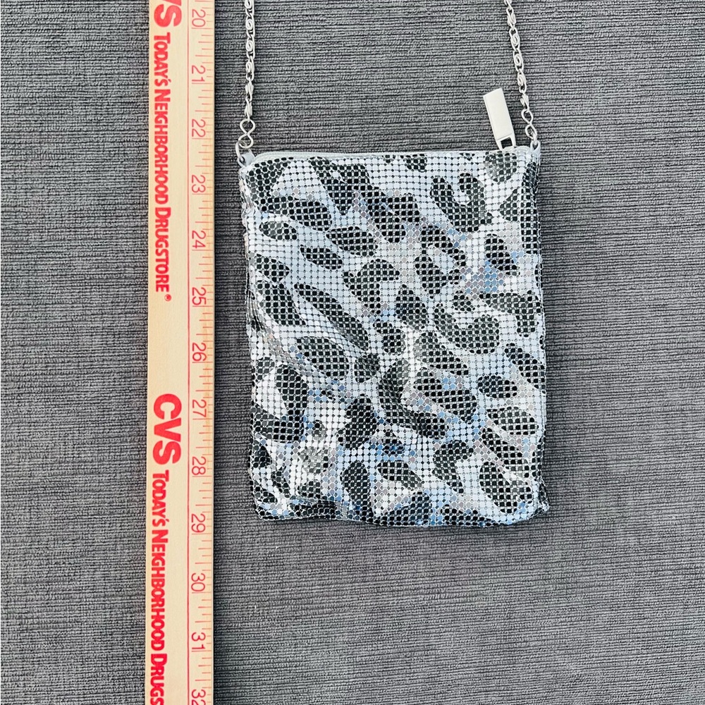 Metal Mesh Mini Crossbody Leopard Pattern - Picture 6 of 9